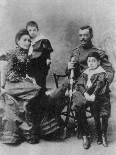 Нико Чавчавадзе и Мария Цицишвили с детьми